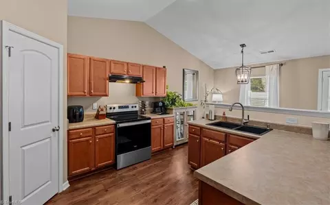 Entry Way - 121 Bouldin Ct, Trinity, NC 27370 photo 3 of 9