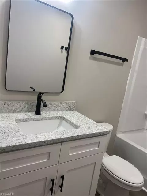 Bath - 917 Redding Dr, High Point, NC 27260 photo 2 of 7