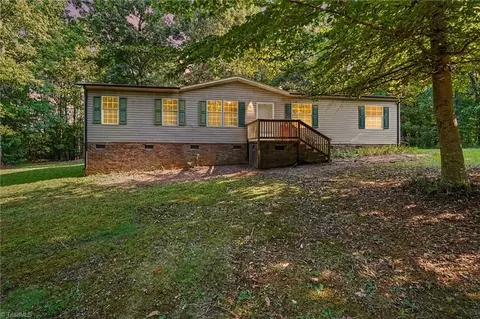 581 Candy Creek Rd, Reidsville, NC 27320