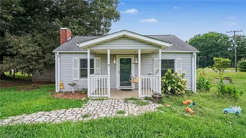 4516 Branson Davis Rd, Sophia, NC 27350