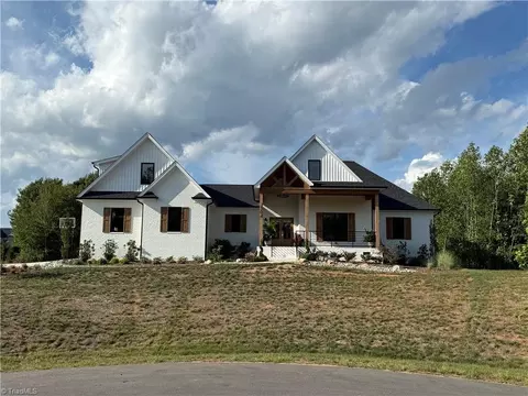 7504 Dovefield Dr, Stokesdale, NC 27357