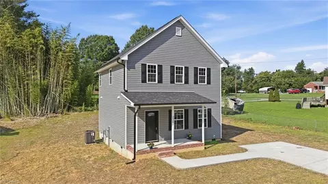 2808 Reynolds Park Rd, Winston Salem, NC 27107