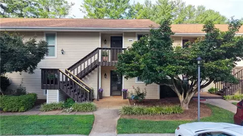 208 Driftwood Ln, Winston Salem, NC 27104