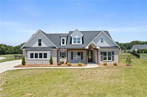 162 Meeting House Ln, Advance, NC 27006