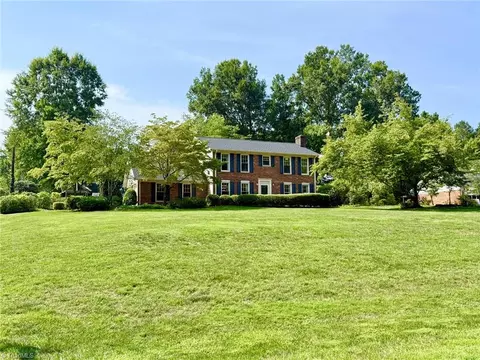 1301 Woodbrook Dr, Kernersville, NC 27284