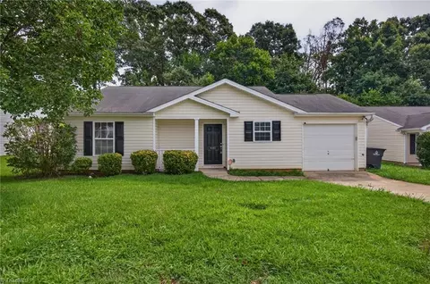 461 Bedford Knoll Dr, Winston Salem, NC 27107