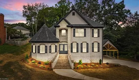 3492 Waterway Dr, Pfafftown, NC 27040