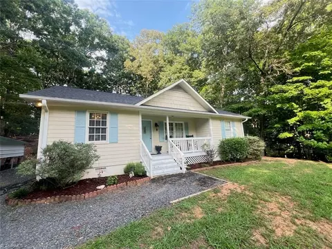 1088 Country Place Rd, Asheboro, NC 27203