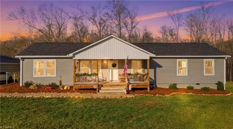 1071 Pine Knoll Dr, Yadkinville, NC 27055