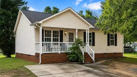 Exterior - 624 Paramount St, High Point, NC 27260 photo 2 of 5