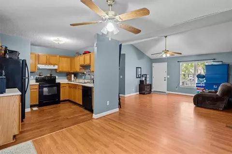 Entry Way - 624 Paramount St, High Point, NC 27260 photo 3 of 5