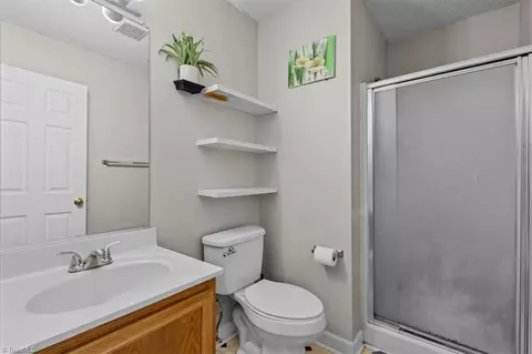 Bath - 624 Paramount St, High Point, NC 27260 photo 2 of 2