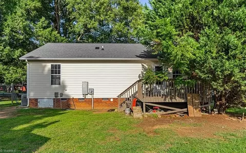 Exterior - 624 Paramount St, High Point, NC 27260 photo 4 of 5