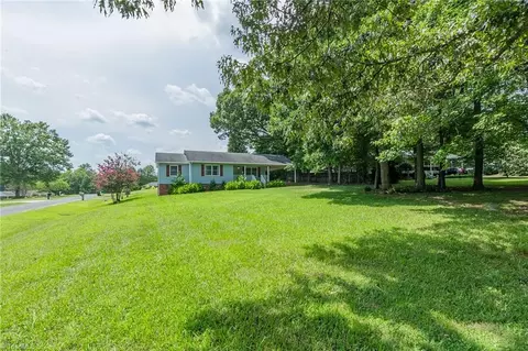 Exterior - 4322 Oak Brook Ct, Trinity, NC 27370 photo 5 of 12