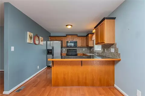 Kitchen - 4322 Oak Brook Ct, Trinity, NC 27370 photo 4 of 5