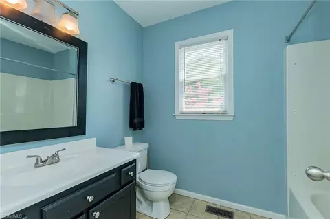 Bath - 4322 Oak Brook Ct, Trinity, NC 27370 photo 4 of 4