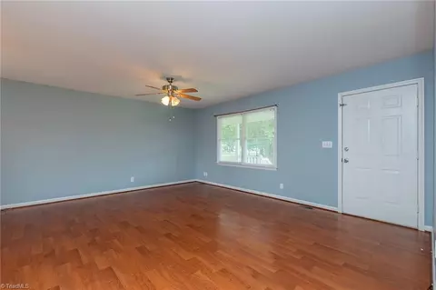 Living - 4322 Oak Brook Ct, Trinity, NC 27370 photo 2 of 5