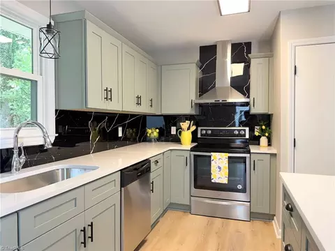1702 Cedrow Dr, High Point, NC 27260