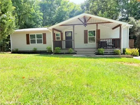 1331 Lynndale Dr, Winston Salem, NC 27106