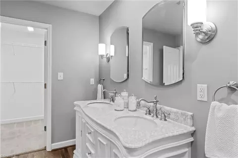 Bath - 5229 Bridge Pointe Dr, Clemmons, NC 27012 photo 2 of 3