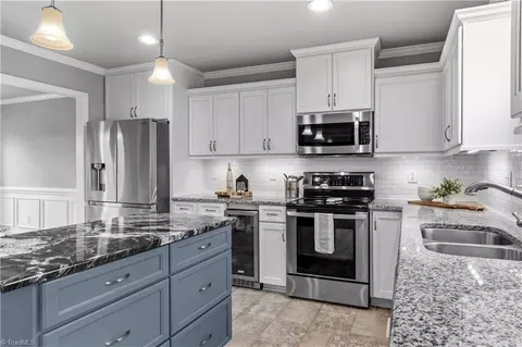 Kitchen - 5229 Bridge Pointe Dr, Clemmons, NC 27012 photo 2 of 3