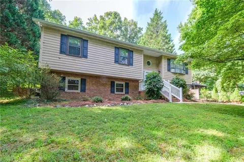 1121 Century Park Ave, Kernersville, NC 27284