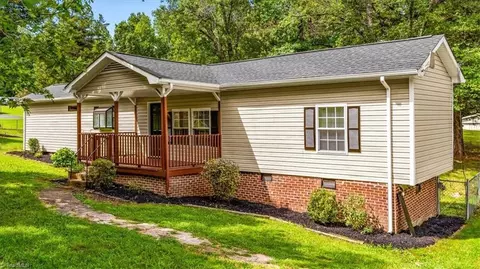 3673 Meadowbrook Dr, Trinity, NC 27370 photo 2