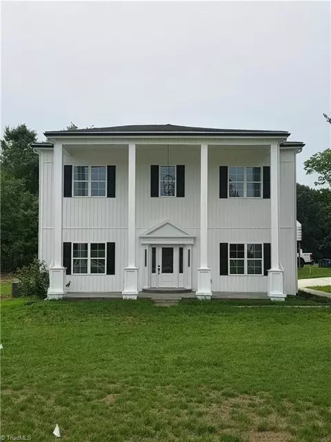 197 Willow St W, Yadkinville, NC 27055