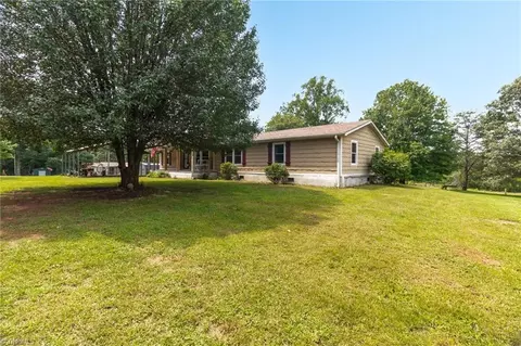 1352 Gravitte Rd, Pilot Mountain, NC 27041 photo 3