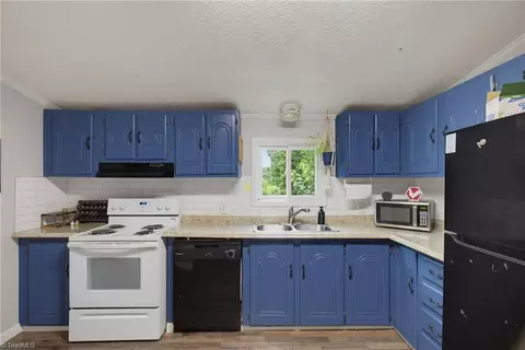 1352 Gravitte Rd, Pilot Mountain, NC 27041 photo 11