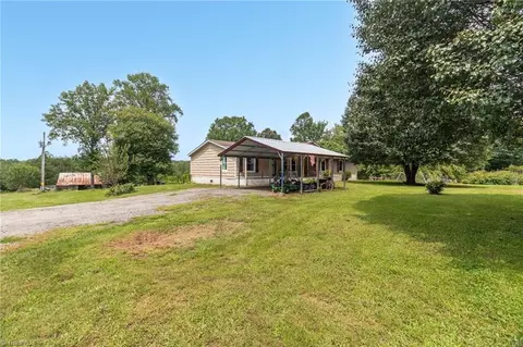 1352 Gravitte Rd, Pilot Mountain, NC 27041 photo 4