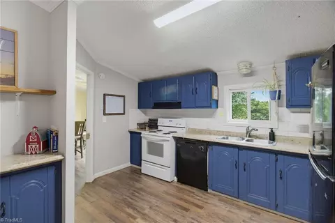 1352 Gravitte Rd, Pilot Mountain, NC 27041 photo 10