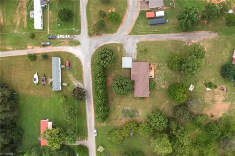1352 Gravitte Rd, Pilot Mountain, NC 27041 photo 37
