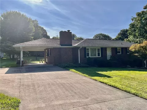364 Woods Ln, Winston Salem, NC 27107