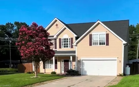 2727 Ireton Pl, Kannapolis, NC 28083