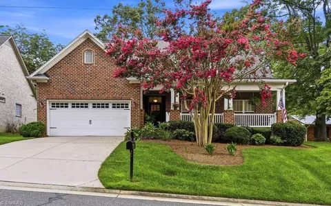2608 Belwick Village Dr, Winston Salem, NC 27106