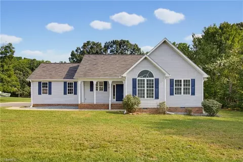4913 Streamside Dr, Mcleansville, NC 27301