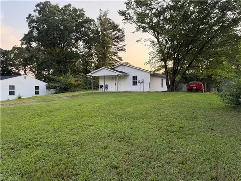 302 Goforth Dr, Thomasville, NC 27360