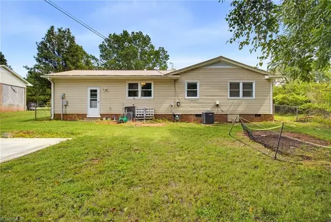 Exterior - 607 Oneill St, High Point, NC 27260 photo 6 of 7