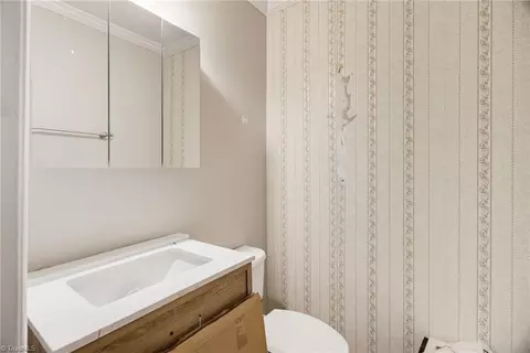 Bath - 607 Oneill St, High Point, NC 27260 photo 1 of 2