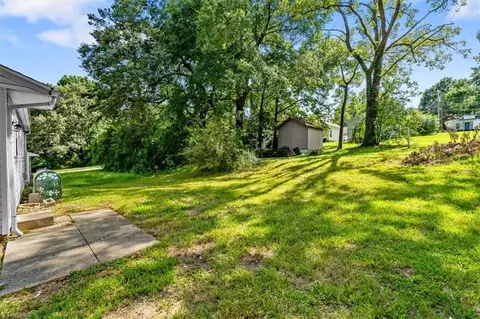 Exterior - 1003 Grant St, High Point, NC 27262 photo 4 of 5