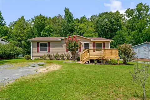 4886 Oak Branch Ln, Walkertown, NC 27051
