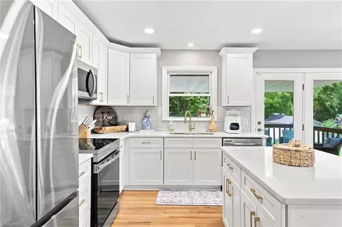 Kitchen - 6060 Bobbybrook Dr, Clemmons, NC 27012 photo 2 of 4