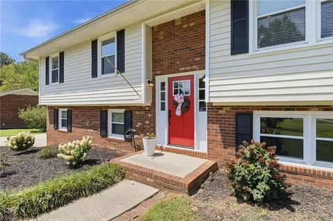 Exterior - 6060 Bobbybrook Dr, Clemmons, NC 27012 photo 4 of 10