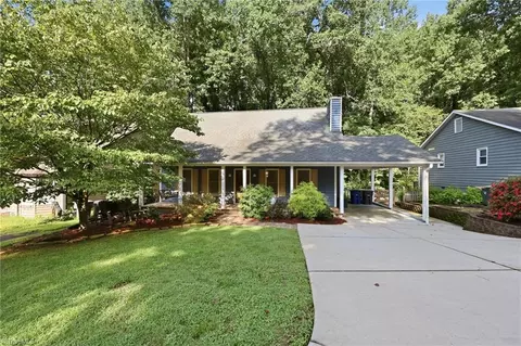 4957 Lochraven Dr, Winston Salem, NC 27104