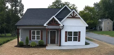 1726 Foust Rd, Greensboro, NC 27405