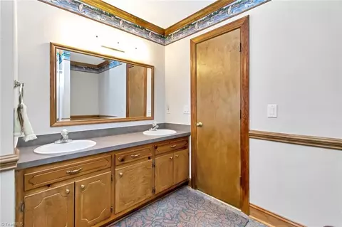 Bath - 1050 Staghorn Rd, Purlear, NC 28665 photo 2 of 3