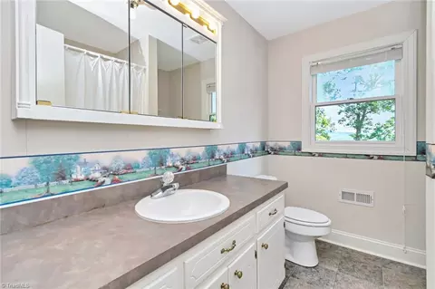 Bath - 1050 Staghorn Rd, Purlear, NC 28665 photo 3 of 3