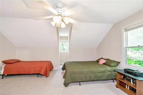 Bedroom - 1050 Staghorn Rd, Purlear, NC 28665 photo 3 of 4
