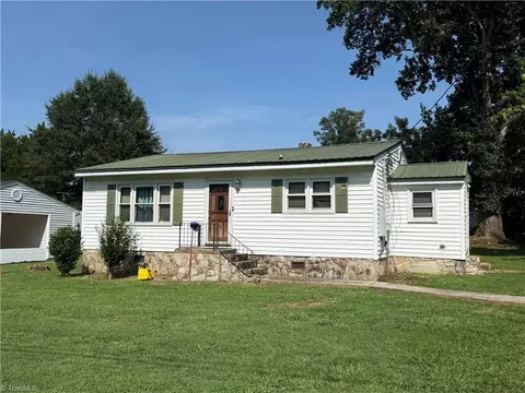 3364 Beavercreek Rd, Randleman, NC 27317